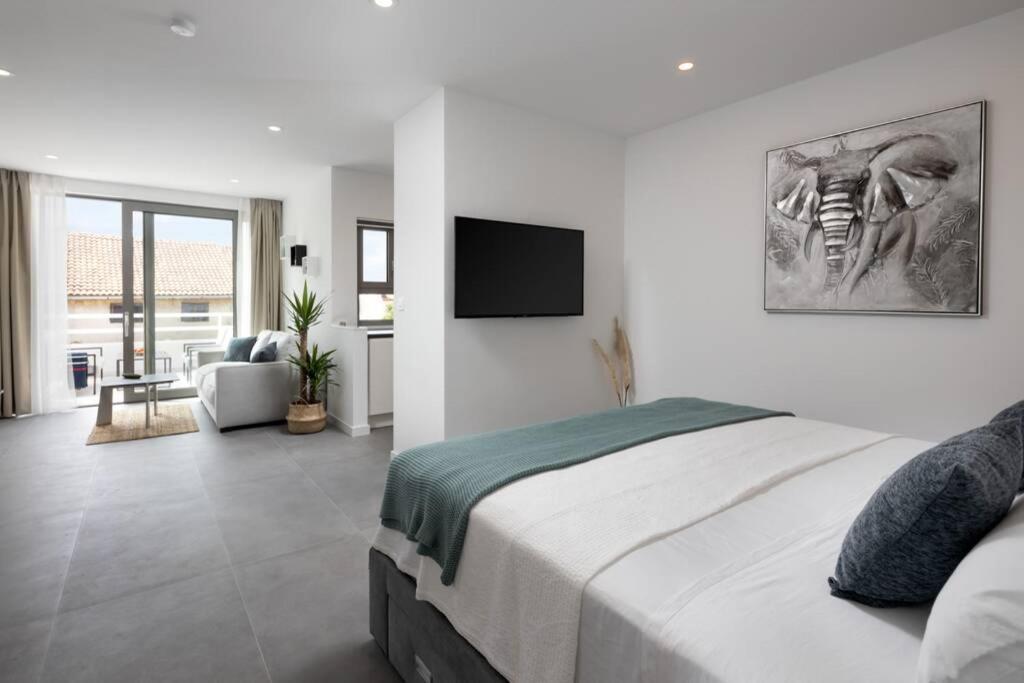 Apartamento Holiday In Bol **** Green Exterior foto